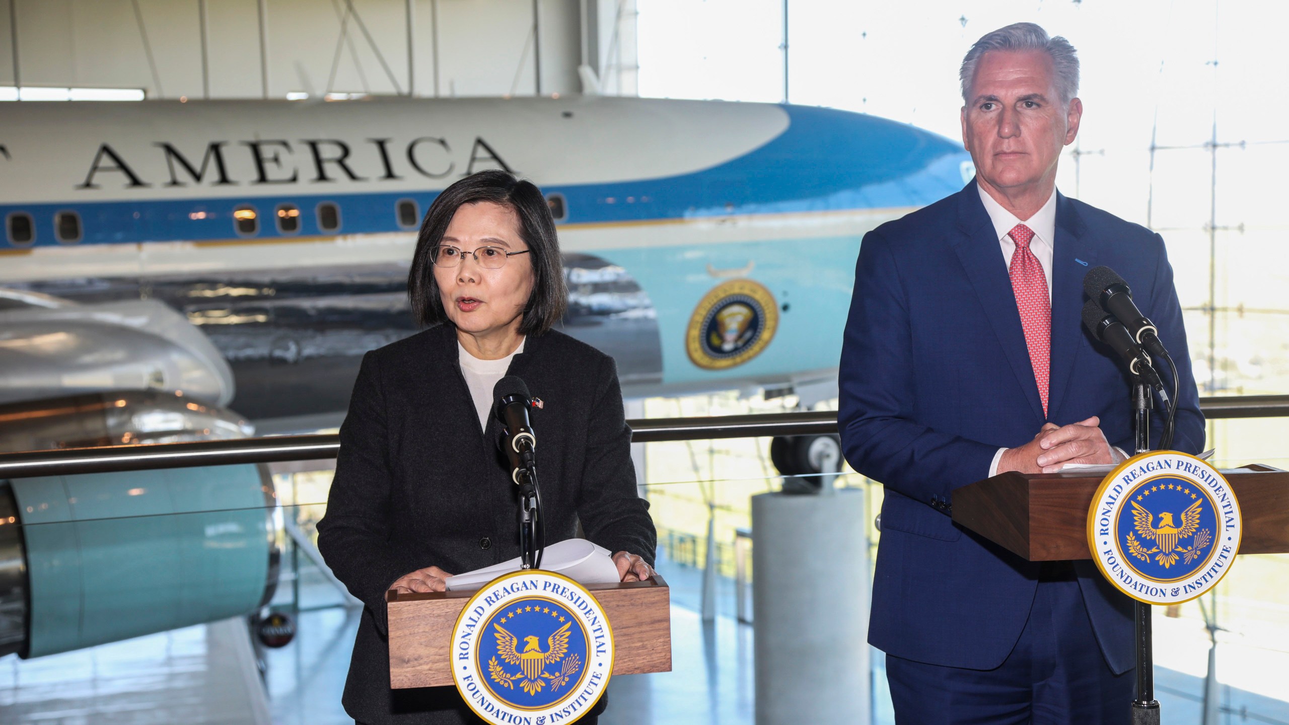 House Speaker Kevin McCarthy, R-Calif., right, and Taiwanese President Tsai Ing-wen deliver statements to the press after a Bipartisan Leadership Meeting at the Ronald Reagan Presidential Library in Simi Valley, Calif., Wednesday, April 5, 2023. (AP Photo/Ringo H.W. Chiu)