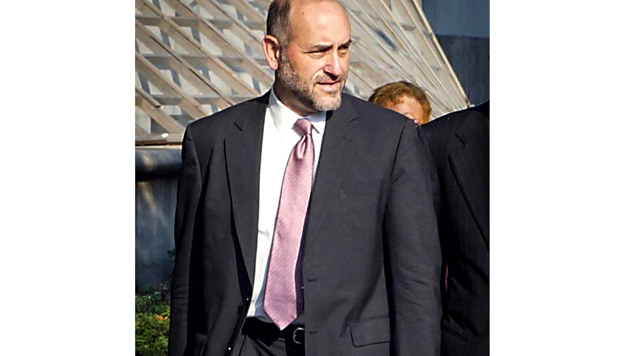 FILE - Attorney Mark Pomerantz arrives at Federal Court in New York, Aug. 12, 2002. An ex-prosecutor who once oversaw Manhattan's yearslong investigation into former President Donald Trump repeatedly declined to substantively answer questions from members of the House Judiciary Committee Thursday, May 11, 2023, in a closed-door meeting, according to a Republican lawmaker in the meeting. Rep. Darrell Issa, R-Calif., exited the meeting and said Pomerantz, the former prosecutor, repeatedly invoked the Fifth Amendment that protects people from providing self-incriminating testimony. (AP Photo/David Karp, File)