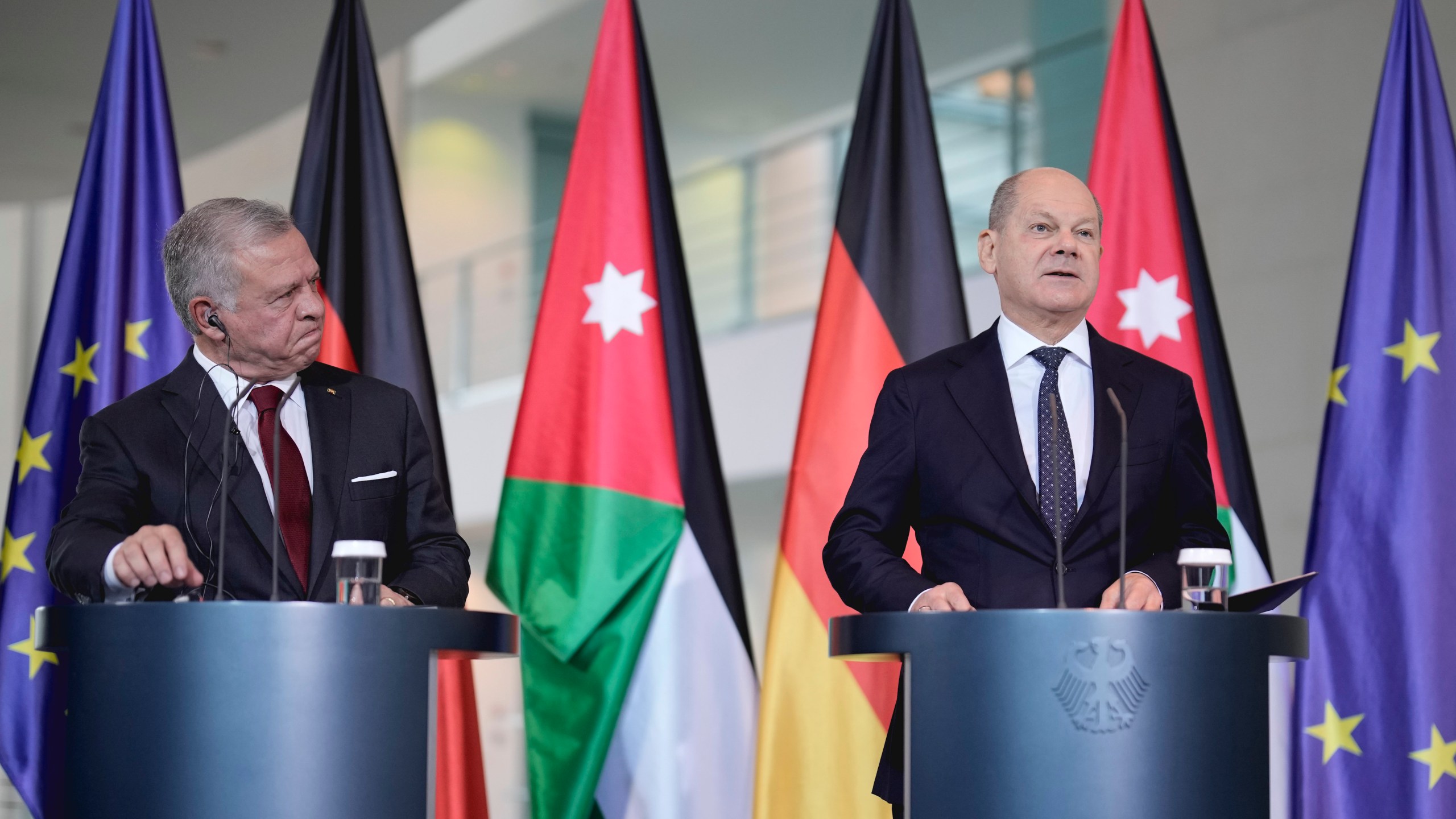 German Chancellor Olaf Scholz, right, and Jordan's King Abdullah II brief the media after a meeting at the chancellery in Berlin, Germany, Tuesday, Oct. 17, 2023. (AP Photo/Markus Schreiber)