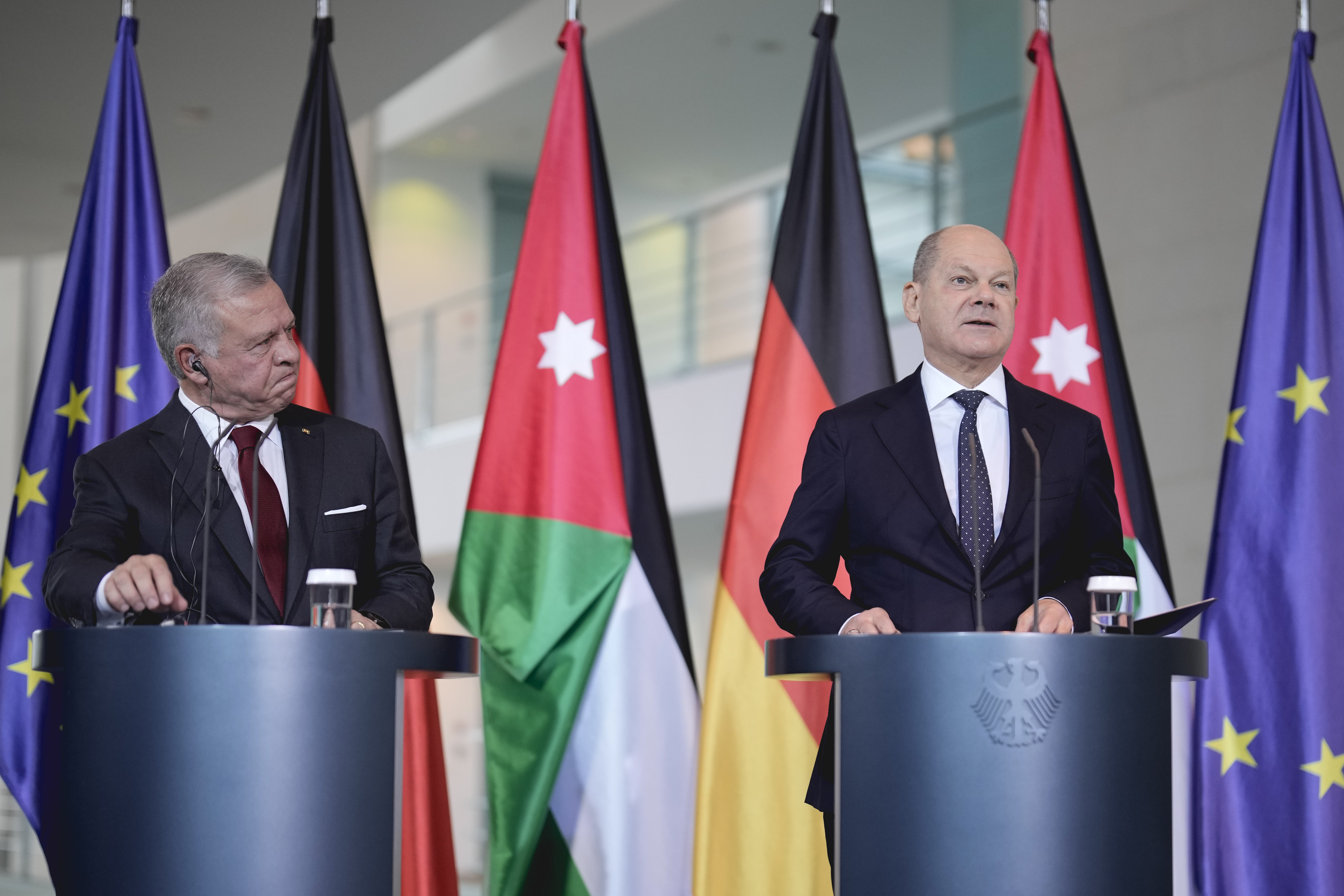 German Chancellor Olaf Scholz, right, and Jordan's King Abdullah II brief the media after a meeting at the chancellery in Berlin, Germany, Tuesday, Oct. 17, 2023. (AP Photo/Markus Schreiber)