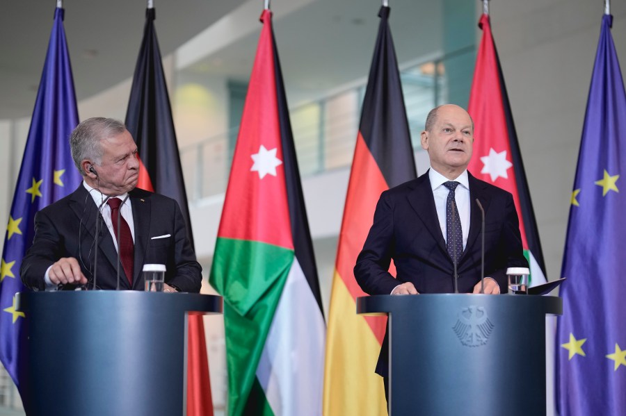 German Chancellor Olaf Scholz, right, and Jordan's King Abdullah II brief the media after a meeting at the chancellery in Berlin, Germany, Tuesday, Oct. 17, 2023. (AP Photo/Markus Schreiber)