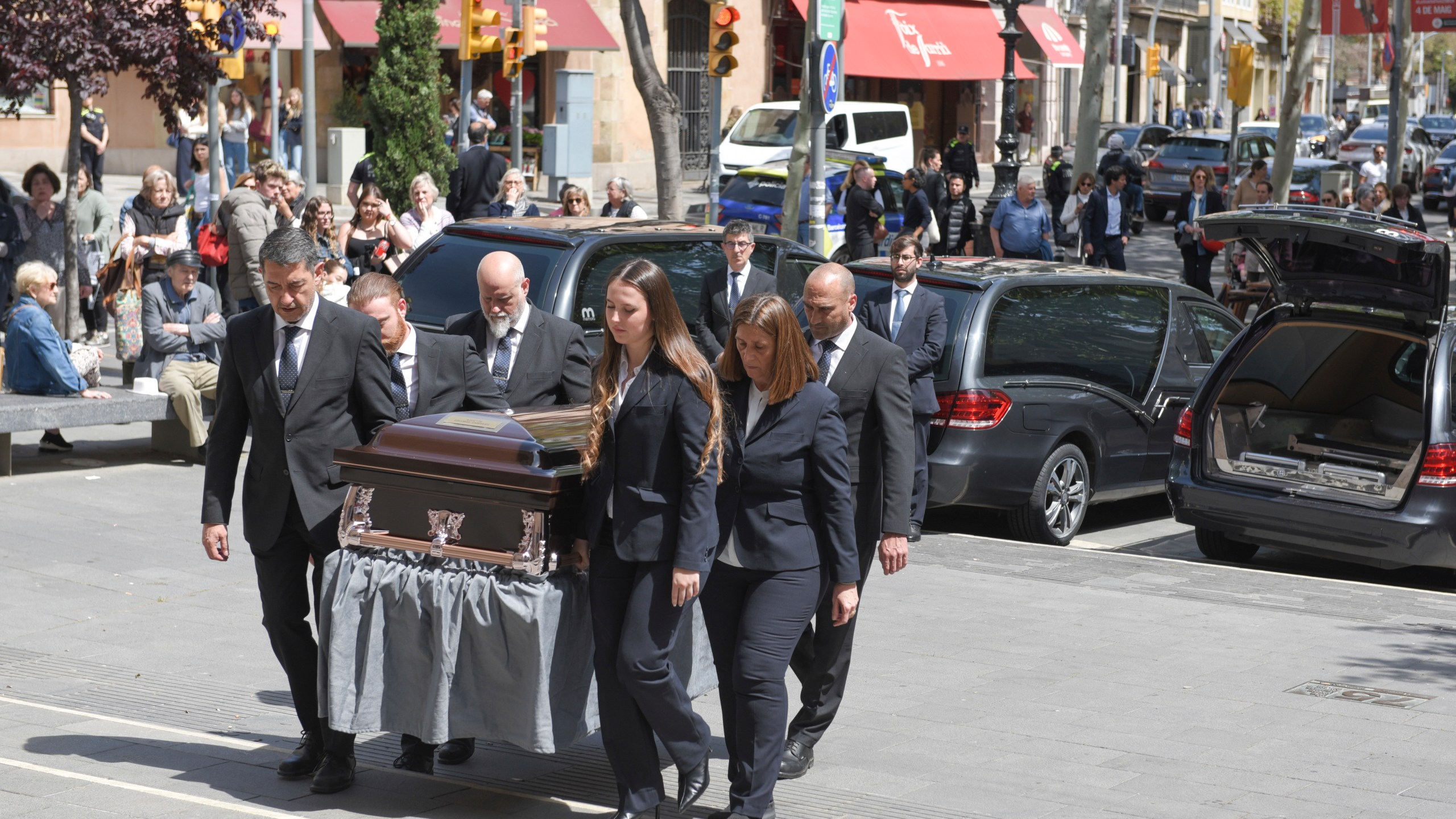 Members of the funeral home carry the body of one of those killed in a helicopter crash two weeks ago in New York, during a funeral in Barcelona, Spain on Tuesday, April 22, 2025. (Alberto Paredes/Europa Press via AP)